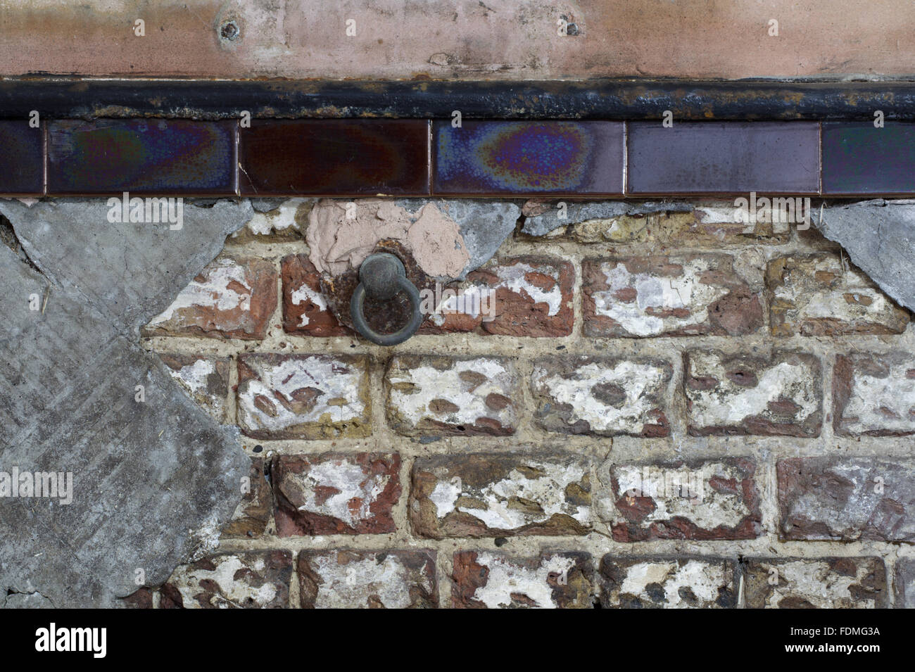 Wandfliesen in den Stableblock im Red House in Bexleyheath, Kent. Stockfoto