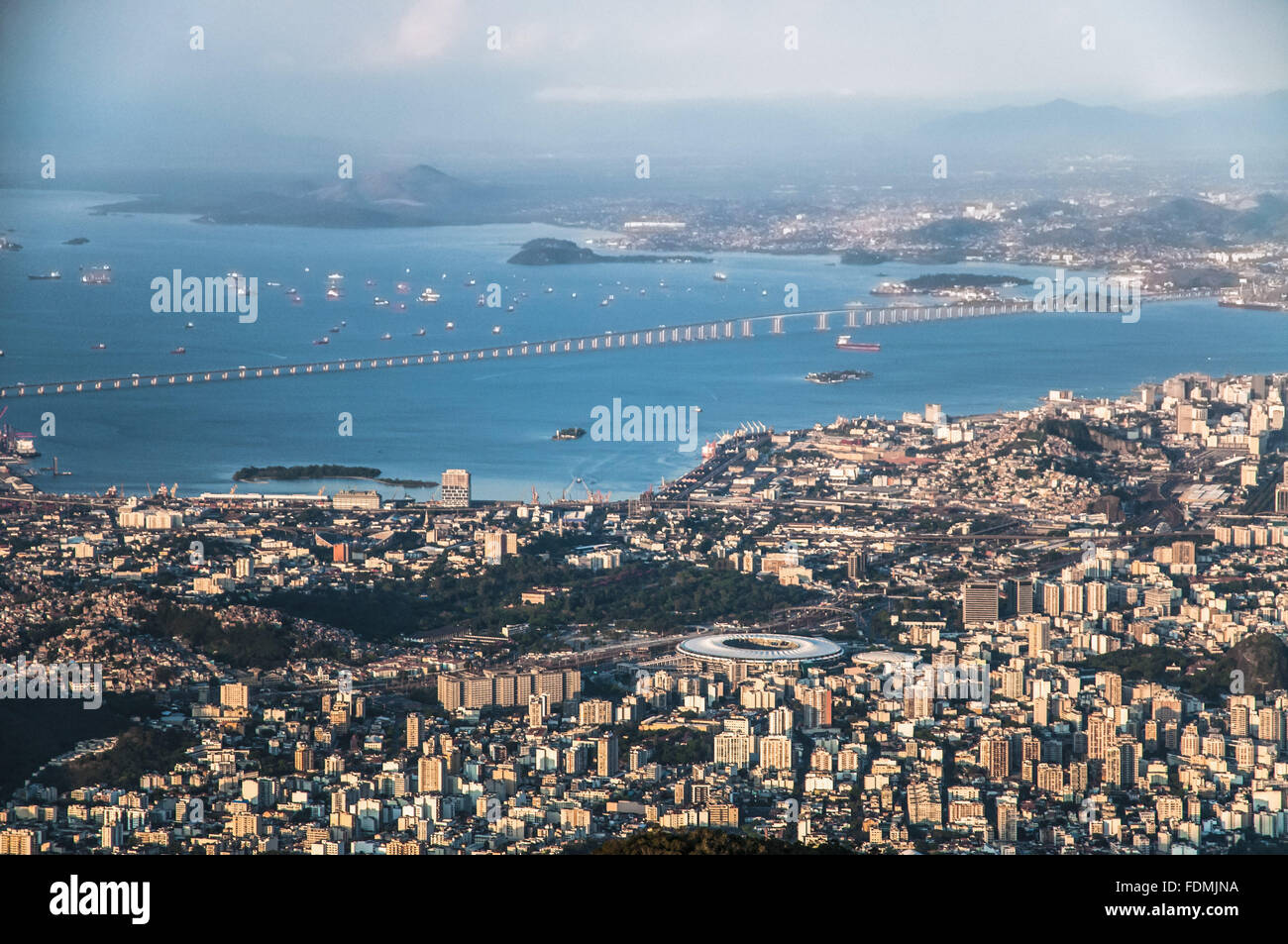 Blick auf die Nordseite der Stadt von der Spitze der Tijuca Peak Stockfoto