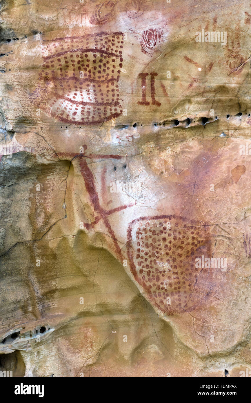 Felszeichnungen von wild und geometrischen Tradition - archäologische Website Camaleao Stockfoto