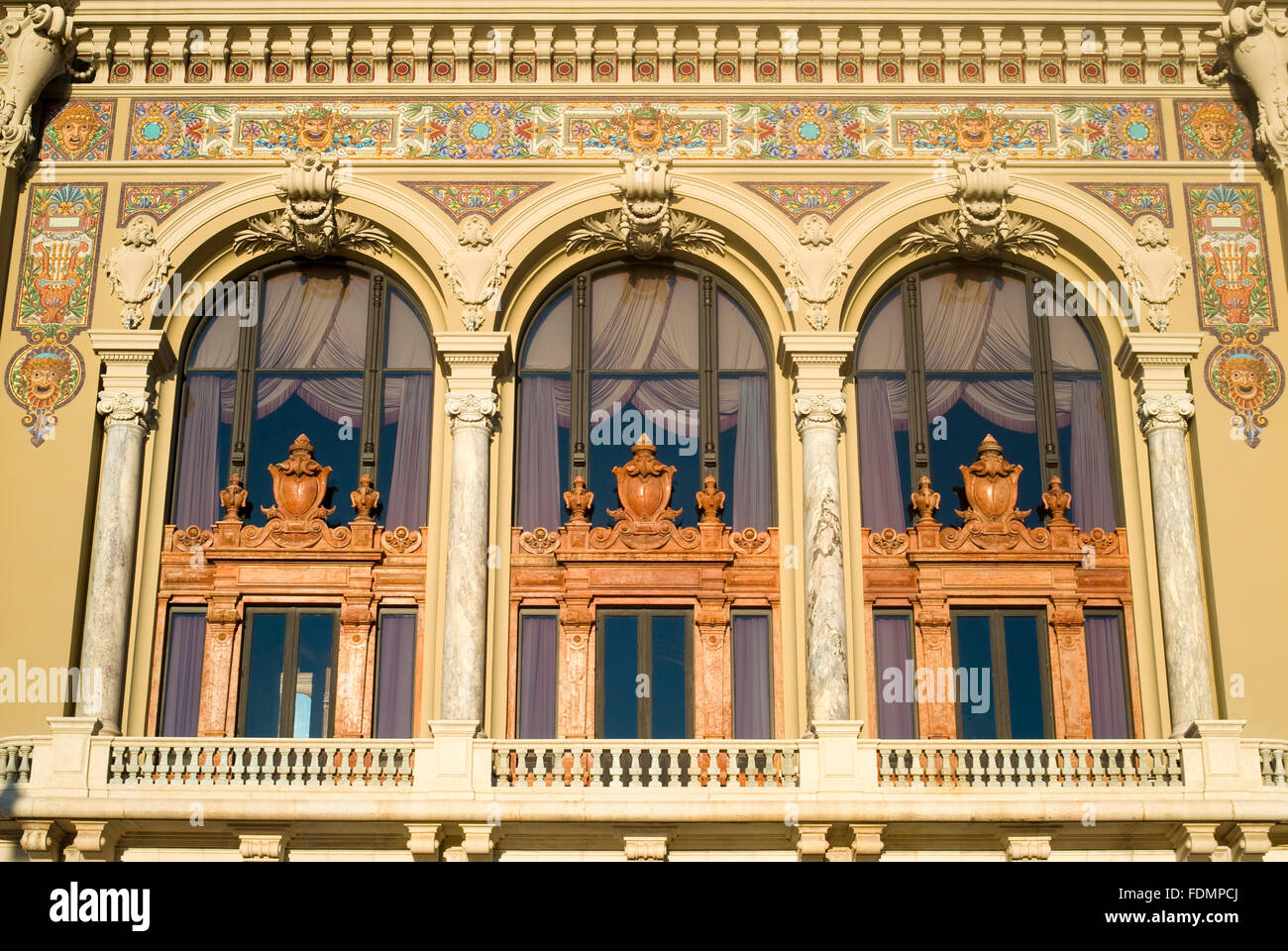 Rokoko Verzierungen an der Fassade der Monte-Carlo-Oper Stockfoto