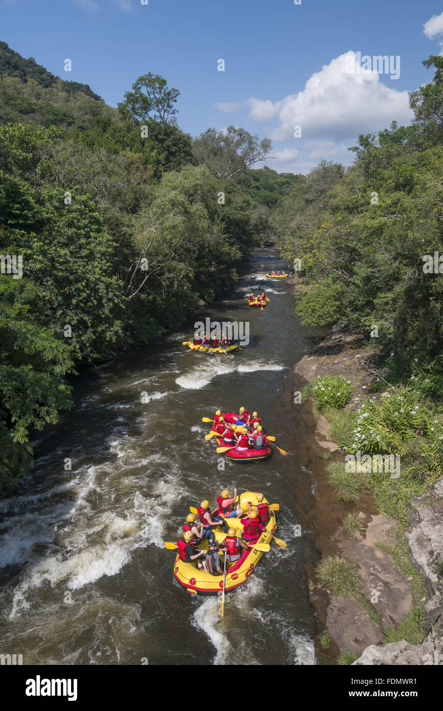 Rafting auf dem Fluss Paranhana - Stromschnellen Stockfoto
