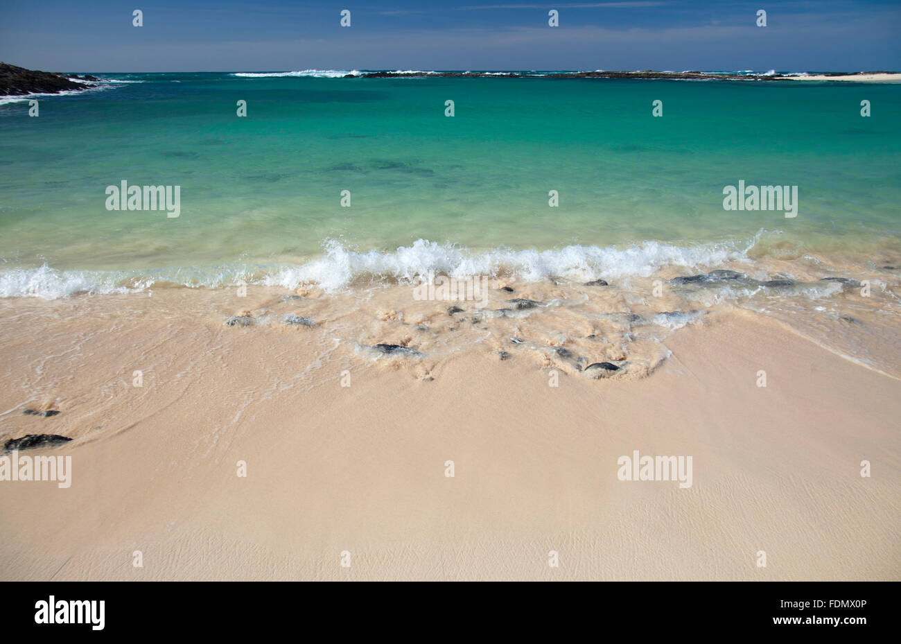 Fuerteventura, Kanarische Inseln, geschützten weißen Sandstrand Playa La Concha in El Cotillo village Stockfoto