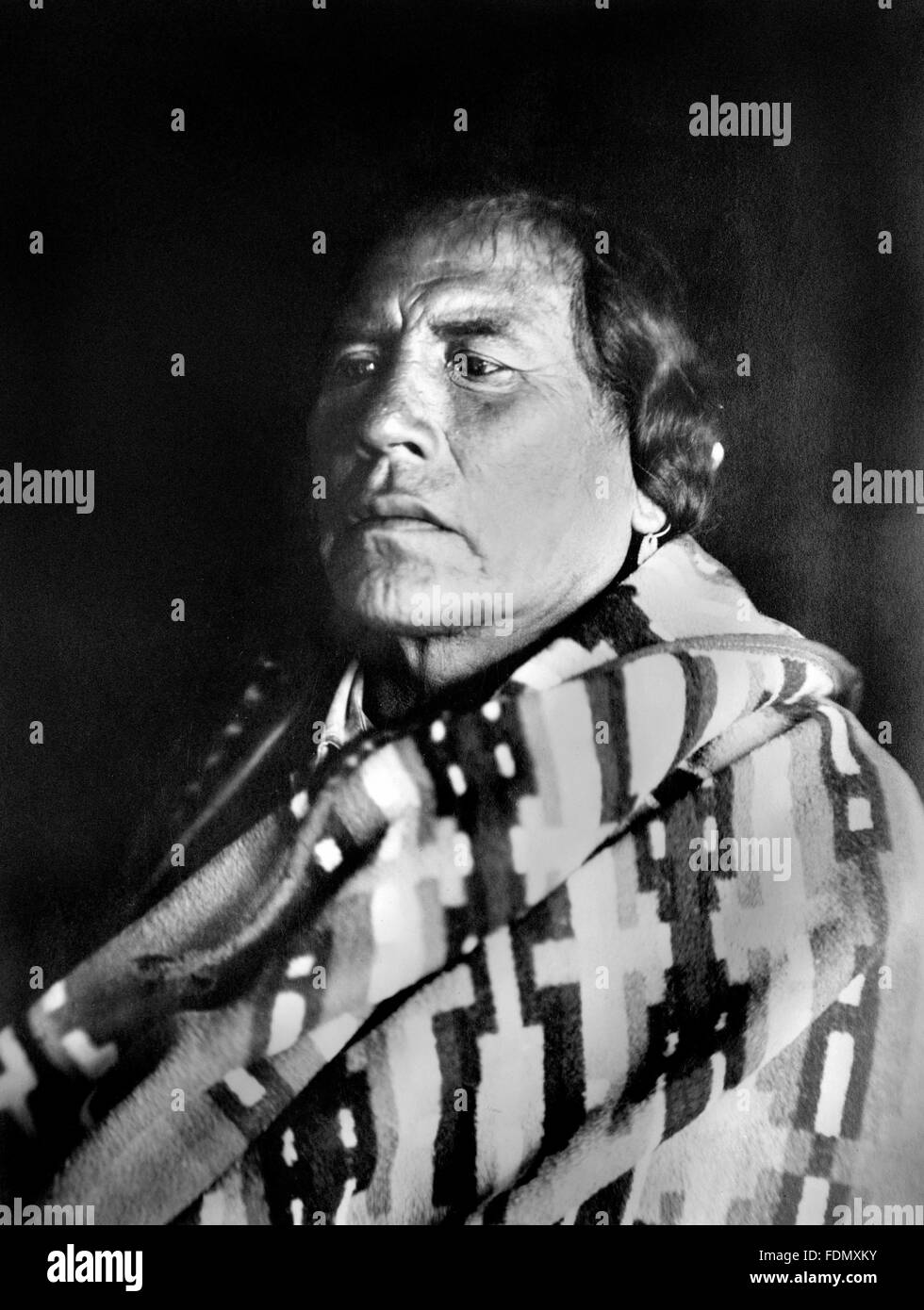 Ashishishe (ca. 1856 – 1923), bekannt als Curly (Curley), einen Crow-Scout in der US Army während der Sioux-Kriege, am besten bekannt für eine der wenigen Überlebenden auf der Seite der Vereinigten Staaten an die Schlacht von Little Bighorn. Foto c.1907 von Richard Throssel. Stockfoto