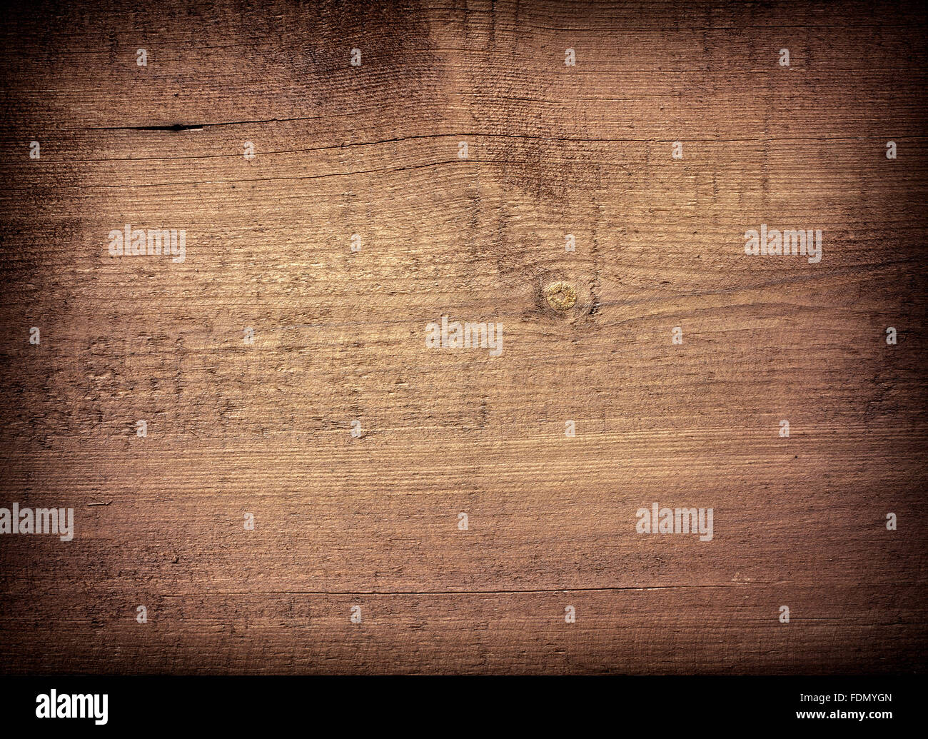 Dunkelbraun zerkratzt Holzbrett. Holzstruktur Stockfoto