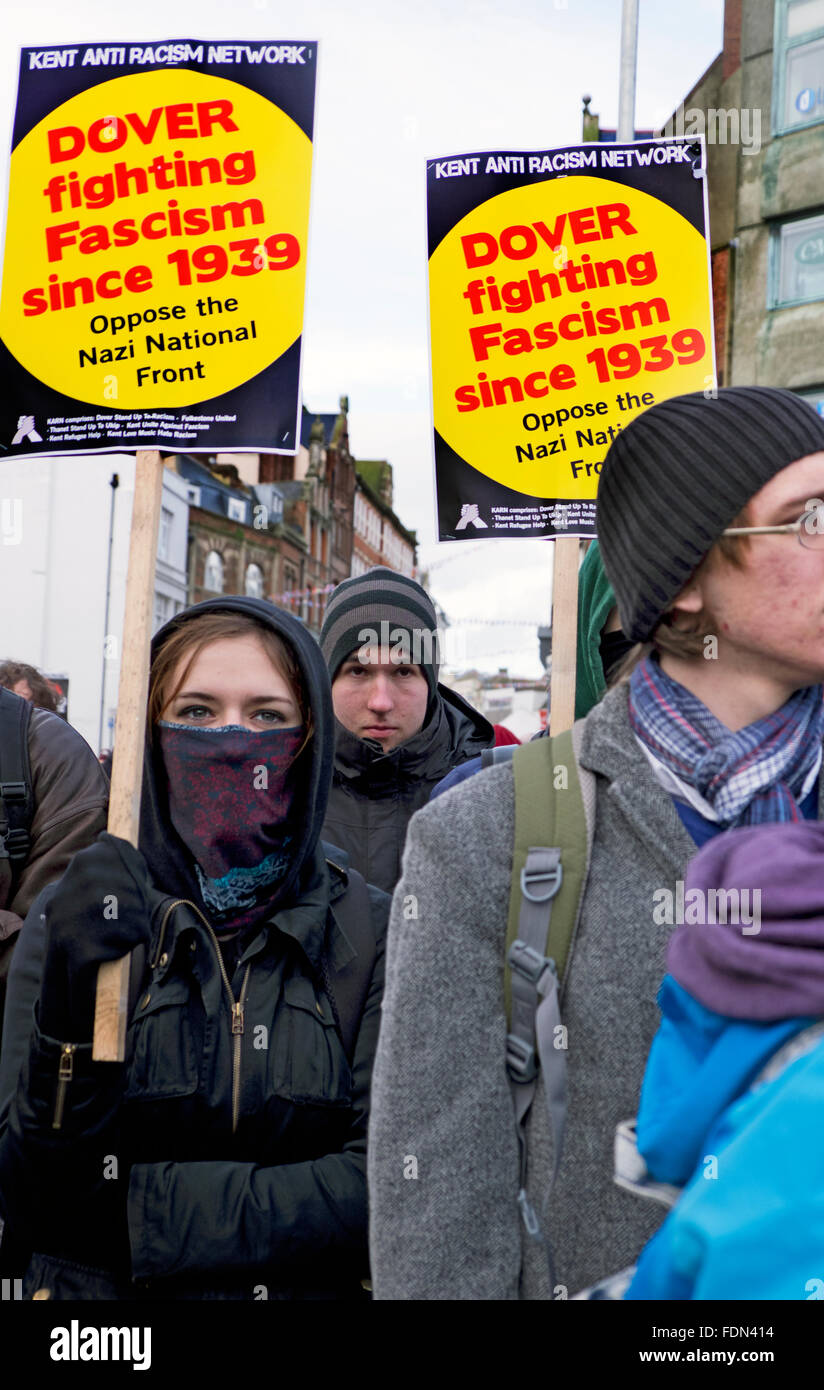 Unite gegen Faschismus UAF der Bekämpfung der weit rechts-Gruppen bei Anti-Einwanderungs-Anti-Flüchtling-Rallye organisiert durch die Nationale Front Stockfoto