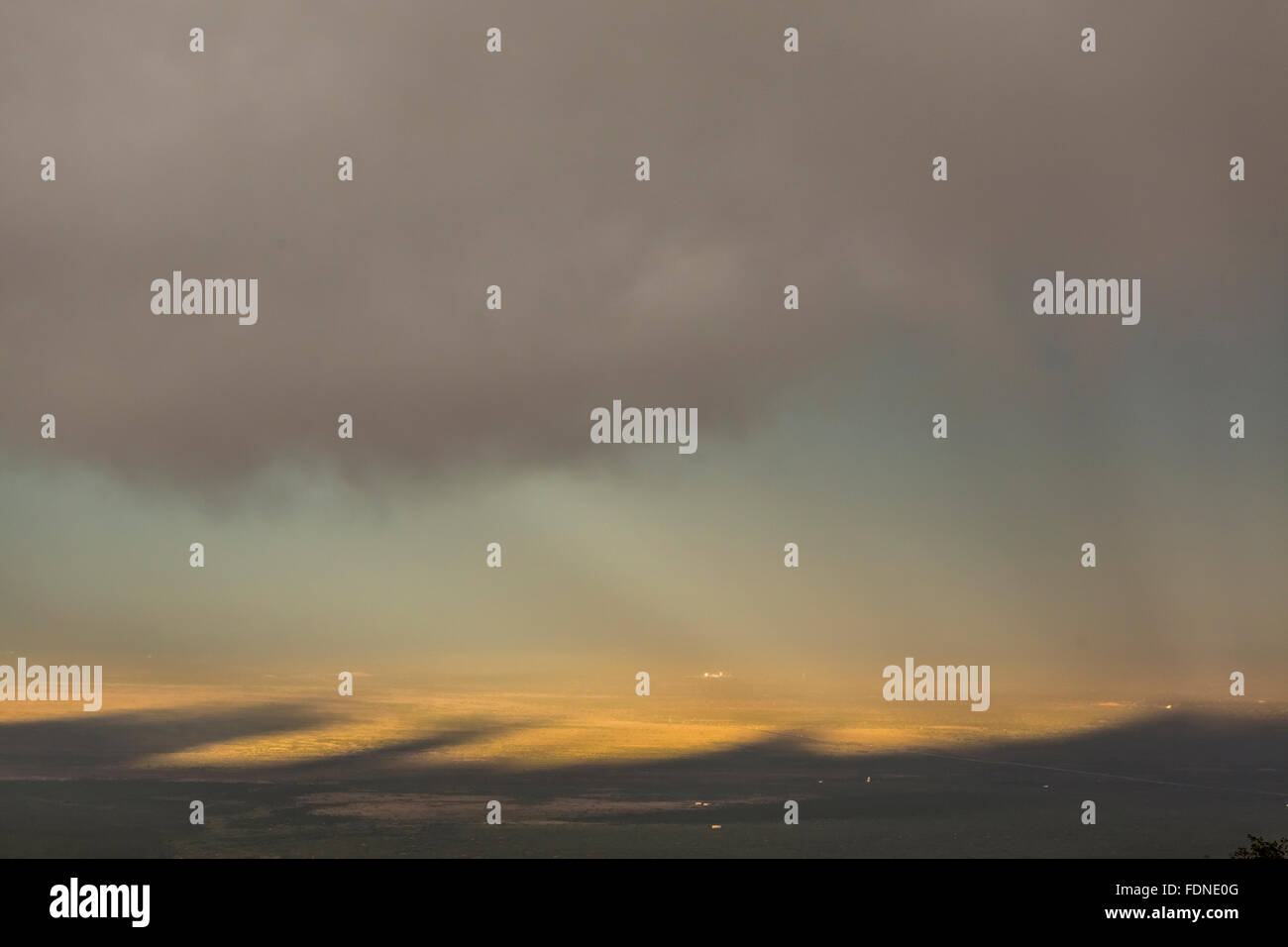 Gewitterwolken mit Morgen Schattenwurf durch das Organ Mountains über Tularosa Basin, New Mexico, USA Stockfoto