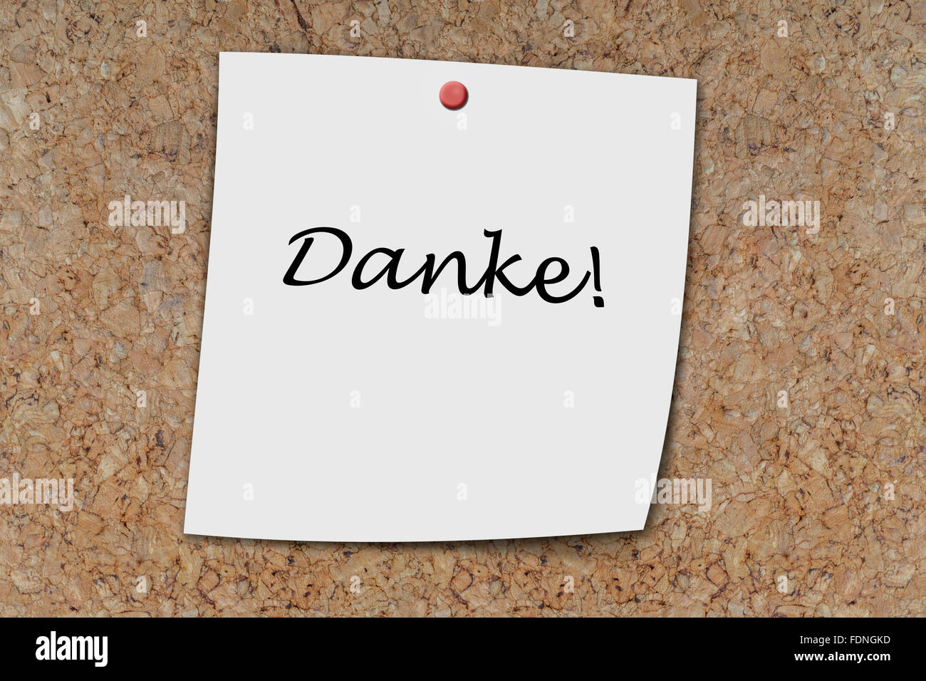 Danke (deutsche danke) auf ein Memo geschrieben angeheftet auf Pinnwand Stockfoto