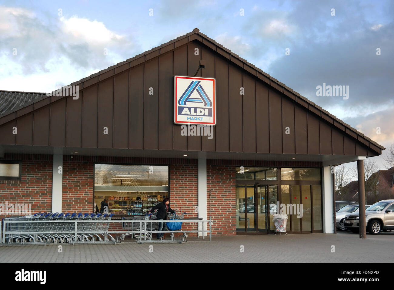 Eingang von einem Aldi-Supermarkt Stockfoto