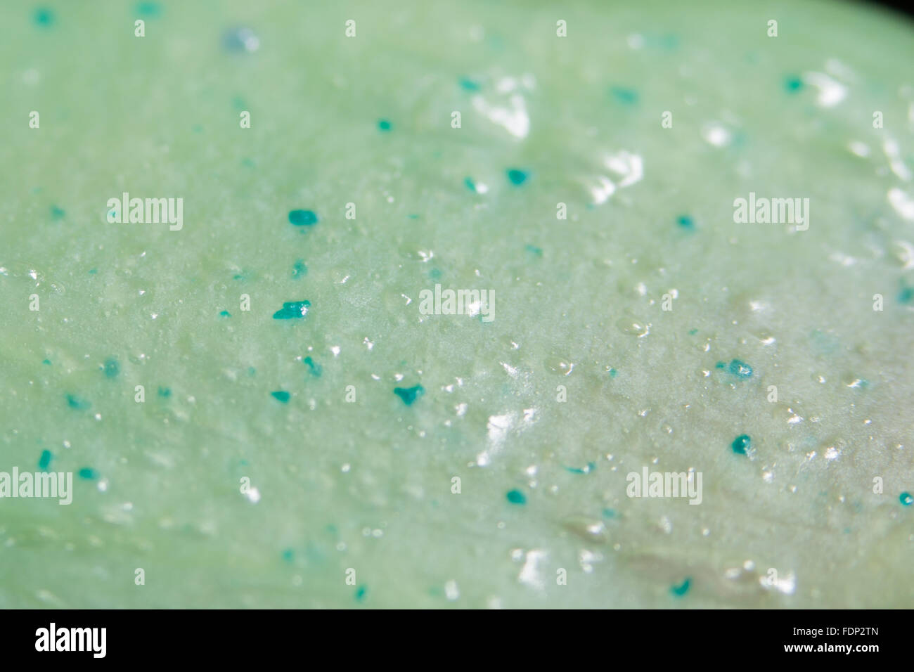 Nahaufnahme von Microbeads in ein Peeling Gesicht. Stockfoto