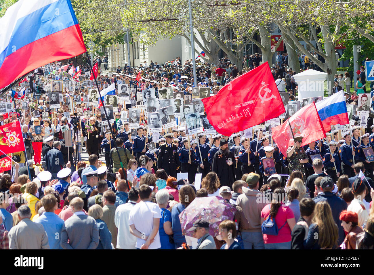 SEWASTOPOL, Krim - 9. Mai 2015: The Immortal Regiment marschiert. Die Parade zu Ehren des 70. Jahrestag des Sieges 9. Mai 2 Stockfoto