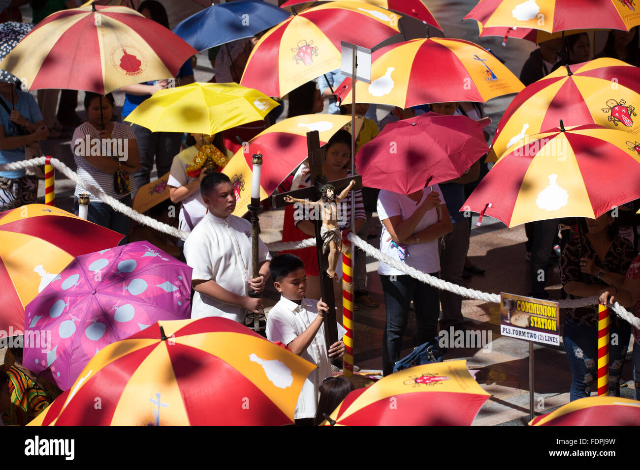 Cebu City, Philippinen 01.08.2016. Römisch-katholisch feierliche Messe in der Basilika Minore del St.Nino am zweiten Tag des Sinulog Stockfoto