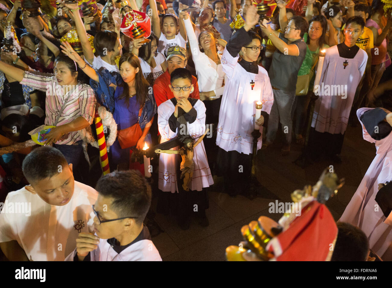 Cebu City, Philippinen 07/01/2016.Thousands der philippinischen Katholiken besuchen Messe in der Basilika Minore del Sto.Nino Stockfoto