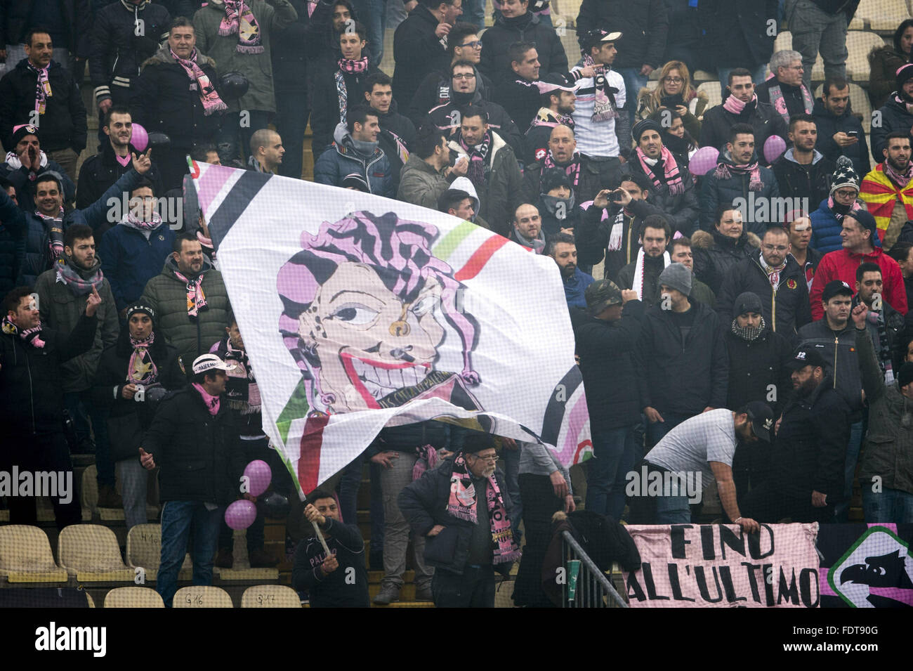 Palermo-fans, 30. Januar 2016 - Fußball / Fußball: italienische "Serie A" match zwischen Carpi 1-1 US Palermo Alberto Braglia-Stadion in Modena, Italien. (Foto von Maurizio Borsari/AFLO) Stockfoto