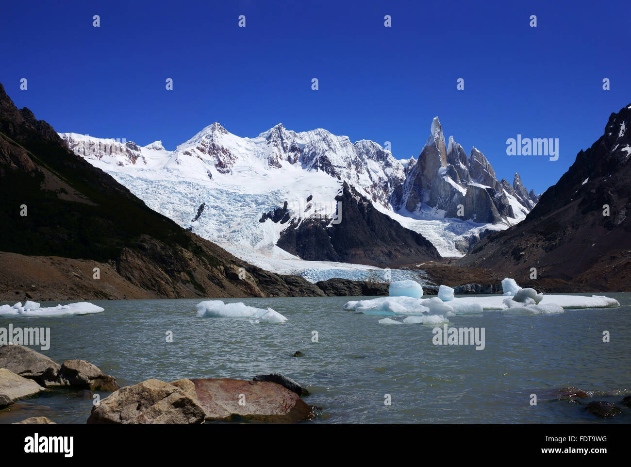 Laguna Torres mit Adel Sur, Adela Central, Adela Norte, Cerro Torre, Torre Egger, Torre Standhardt, Patagonien, Los Glaciares N Stockfoto