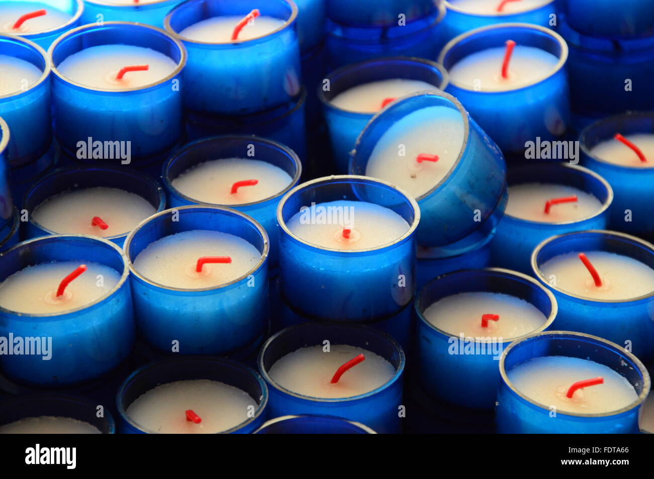 Blaue Kerzen Stockfoto