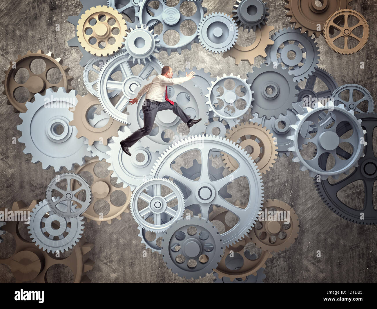 Geschäftsmann Sprung über 3d Metallgetriebe Stockfoto