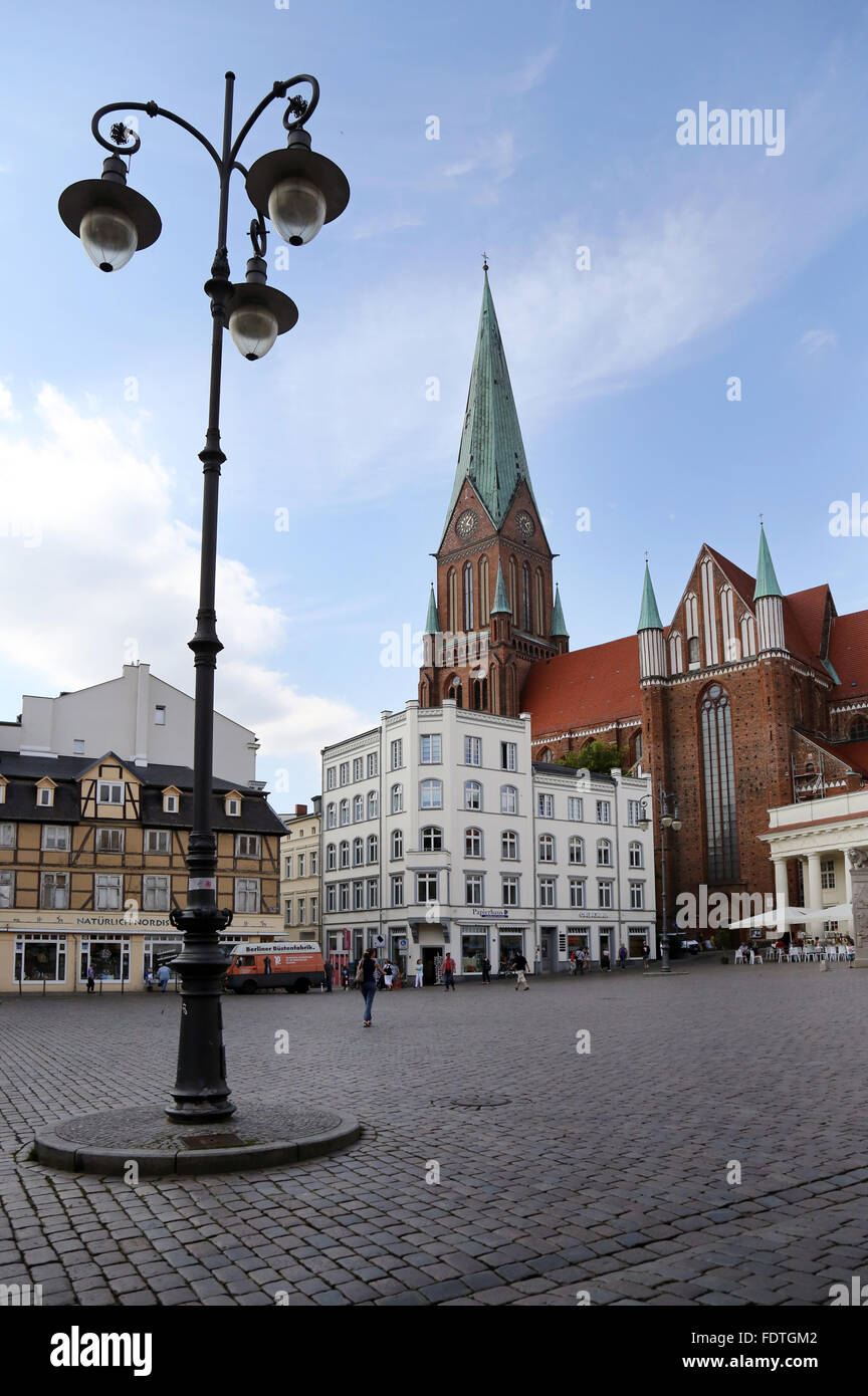Schwerin, Deutschland, mit Blick auf den Marktplatz mit dem Schweriner Dom Stockfoto