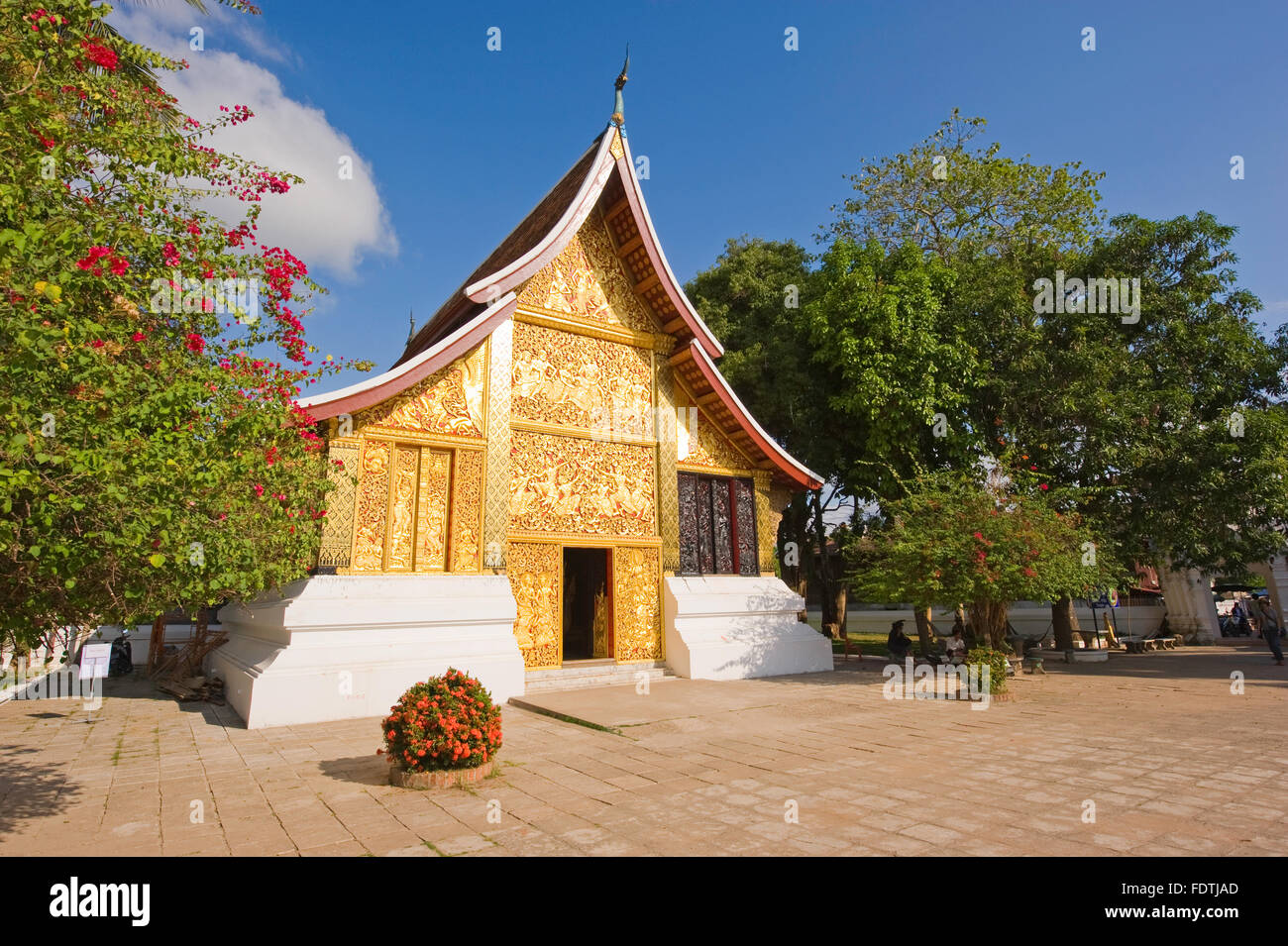 Die goldene Gebäude des Wat Xieng Thong in Luang Prabang, Laos Stockfoto