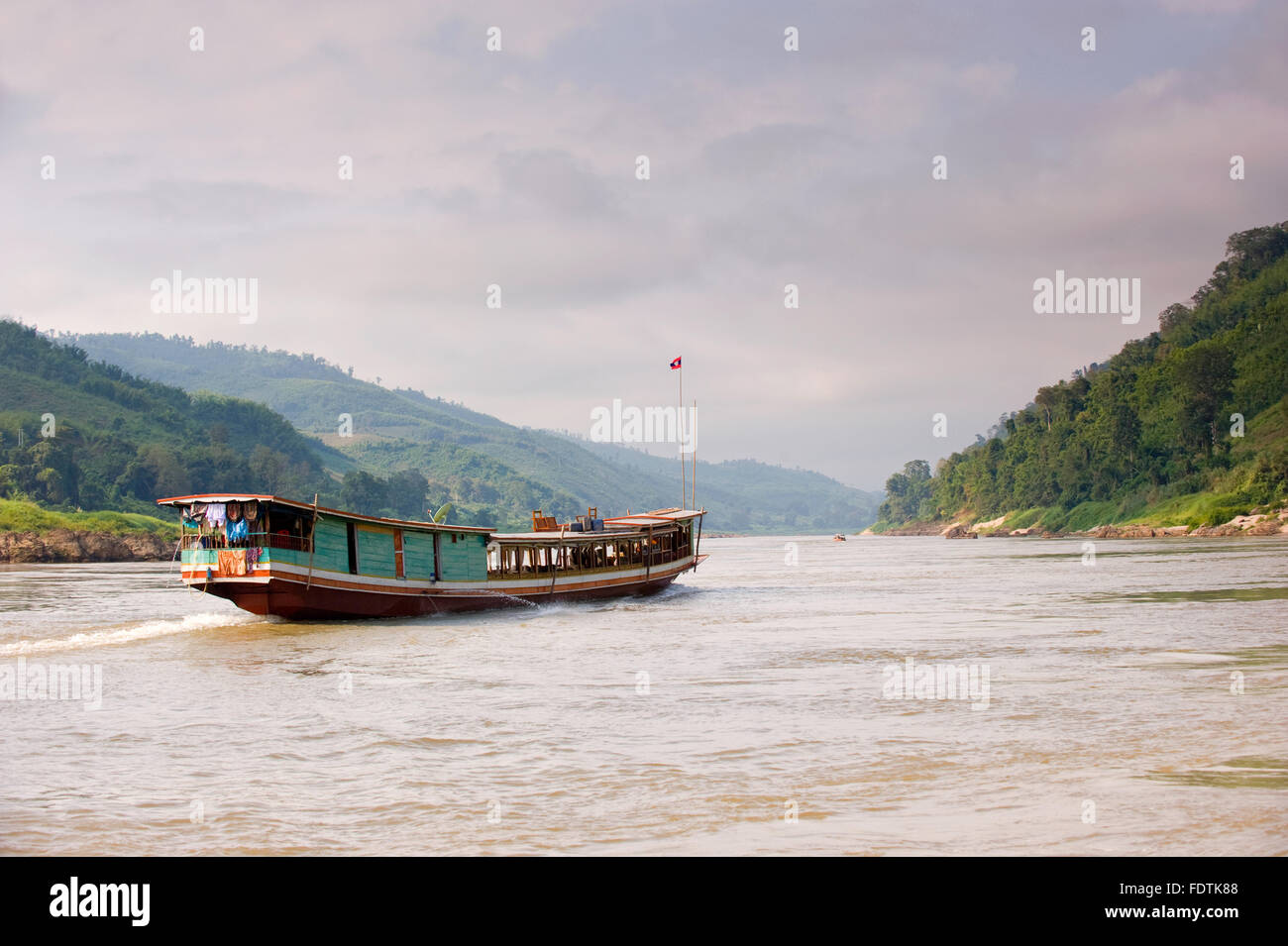 Tradiitioal langen Boot auf dem Mekong River, zwischen Laos und Thailand Reisen Stockfoto