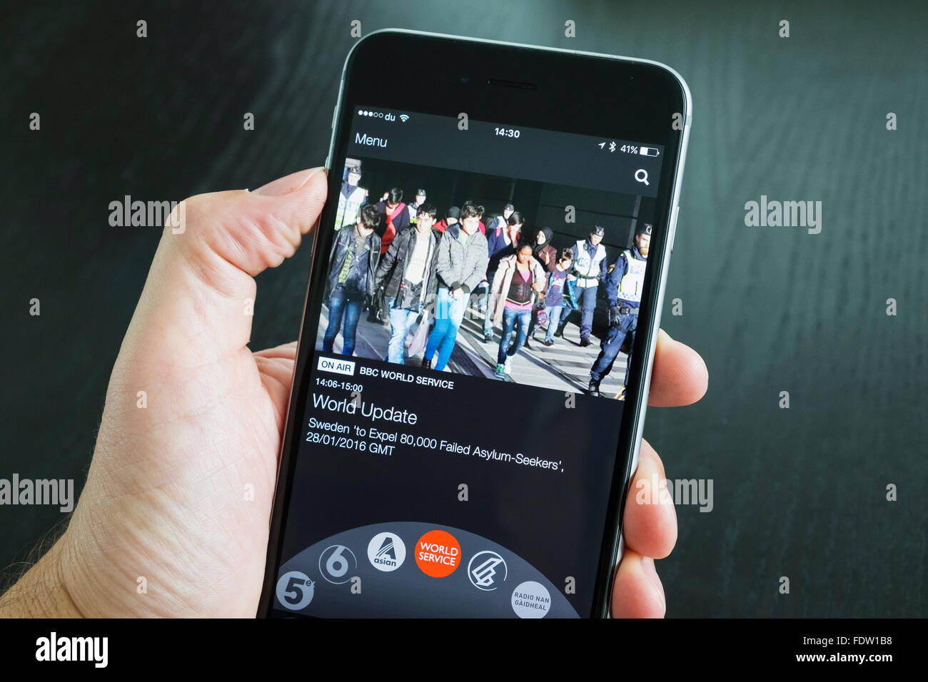 BBC IPlayer Radio-Streaming-app zeigt BBC World Service auf einem iPhone 6 Plus Smartphone Stockfoto