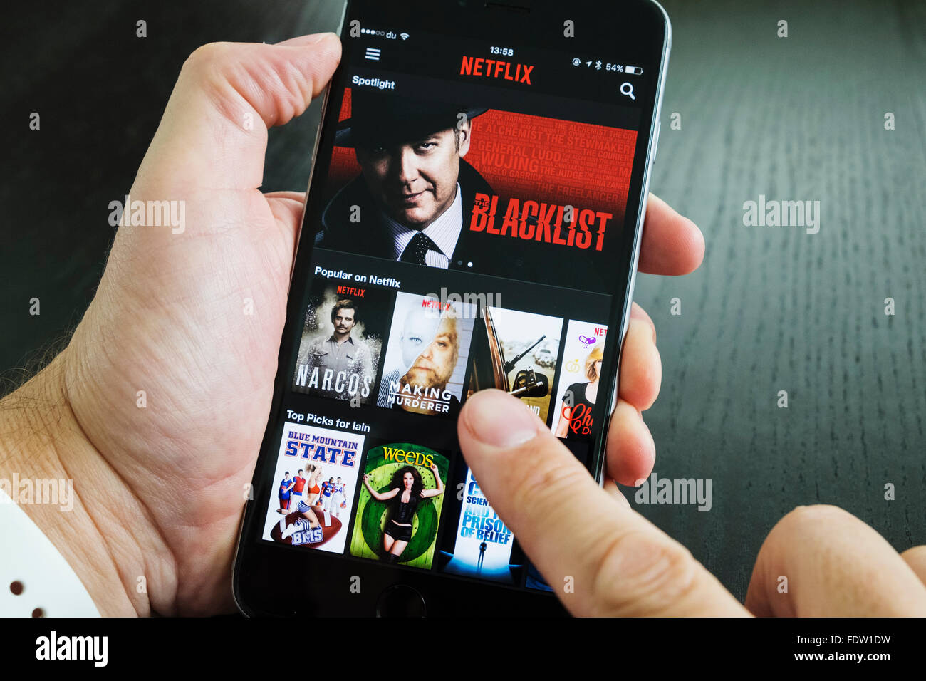 Homepage von Netflix auf Abruf Film- und TV-Streaming-Service-app auf iPhone 6 plus Smartphone Stockfoto