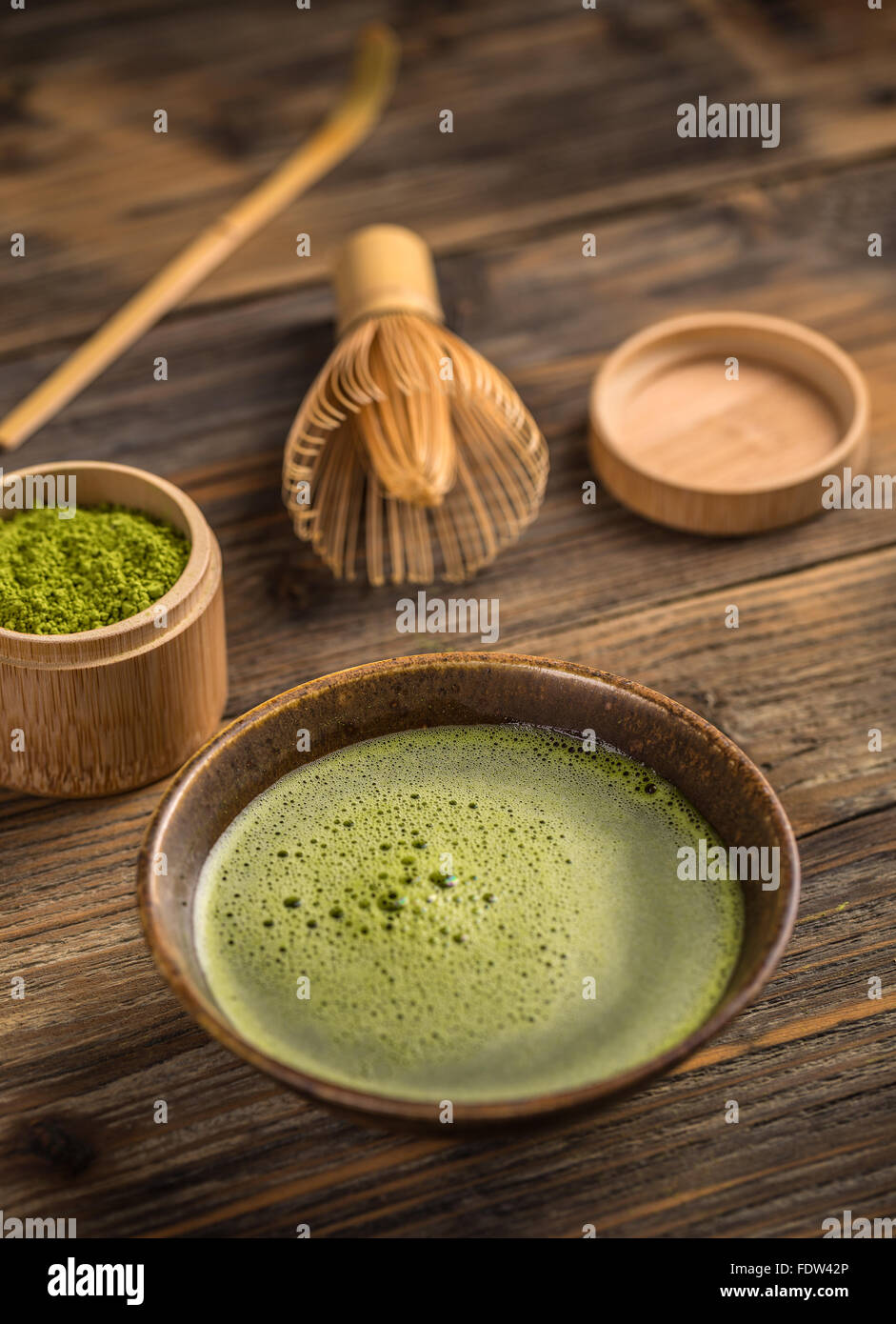 Japanische Teezeremonie Einstellung, Matcha Tee und grüner Tee-Utensilien Stockfoto