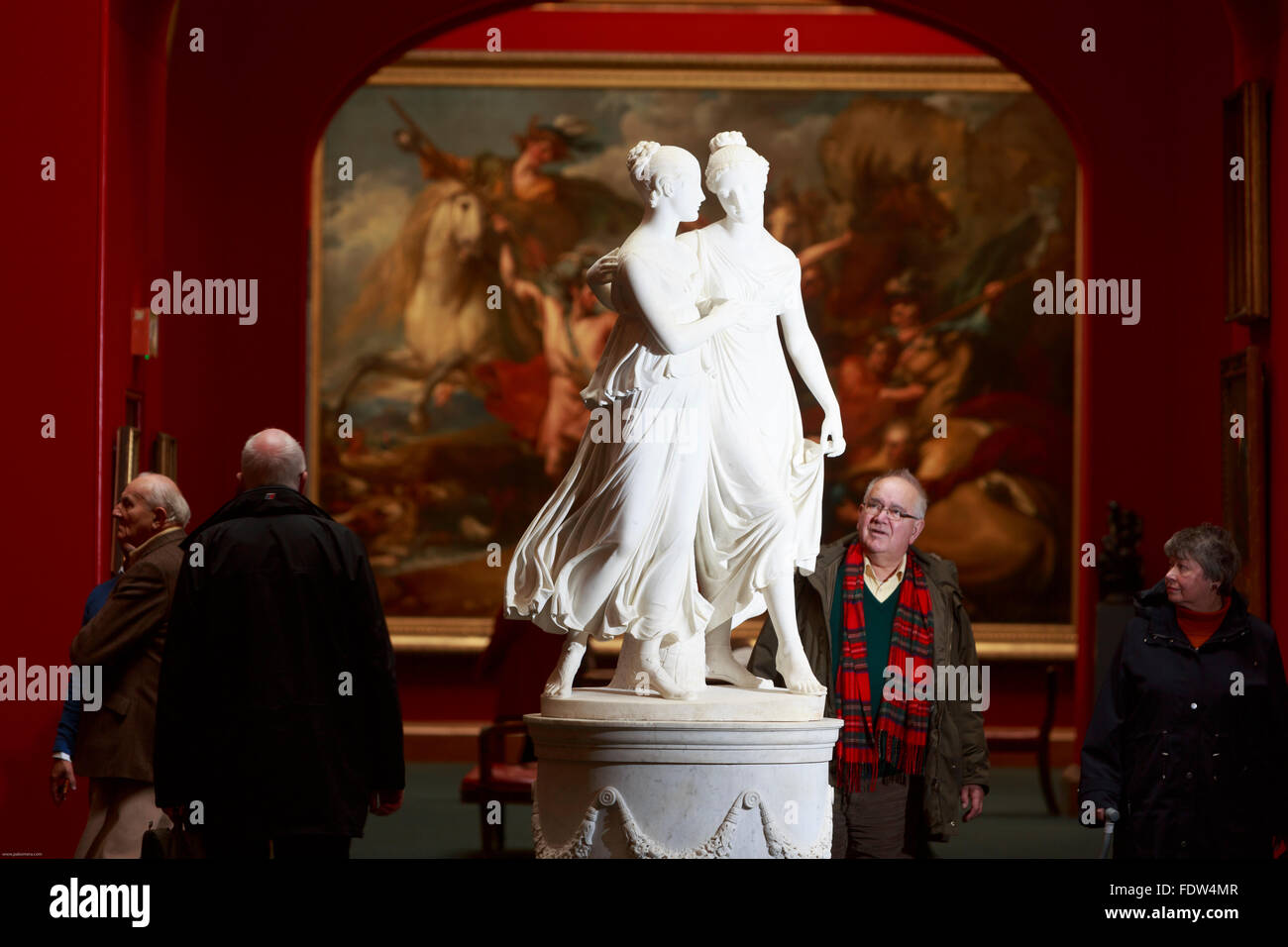 Edinburgh, Schottland. 2. Februar 2016. Eine außergewöhnliche 19.Jahrhundert Skulptur Display an der Scottish National Gallery zum ersten Mal seit der Übernahme im vergangenen Sommer. Lorenzo Bartolini Marmor Portrait Gruppe The Campbell Sisters, geschnitzt in Florenz um 1821-22. Der Campbell-Schwestern werden auf dem Display in der Galerie bis zum Jahr 2020. Bildnachweis: Pako Mera/Alamy Live-Nachrichten Stockfoto