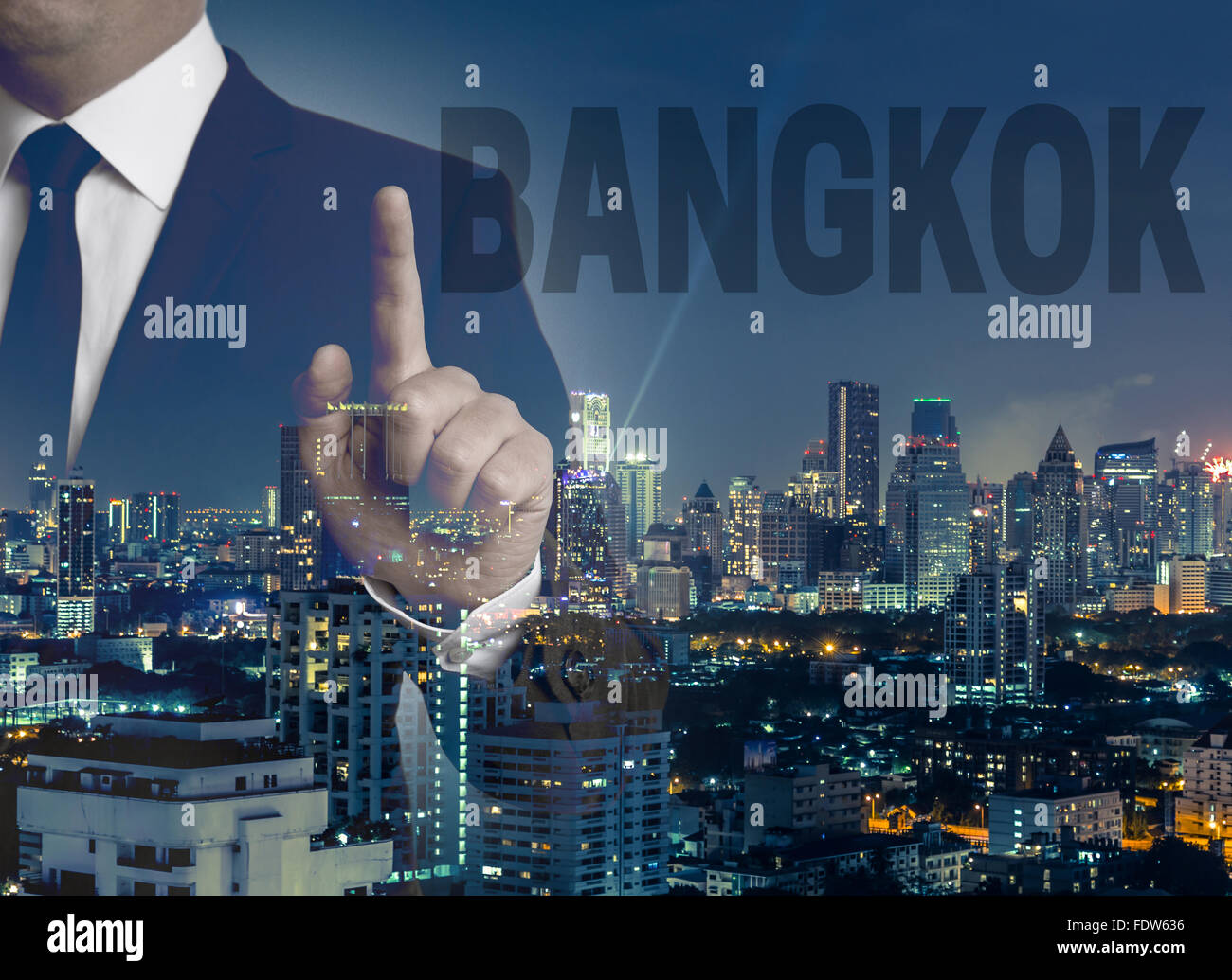 Bangkok Skyline bei Nacht mit Geschäftsmann Konzept. Stockfoto