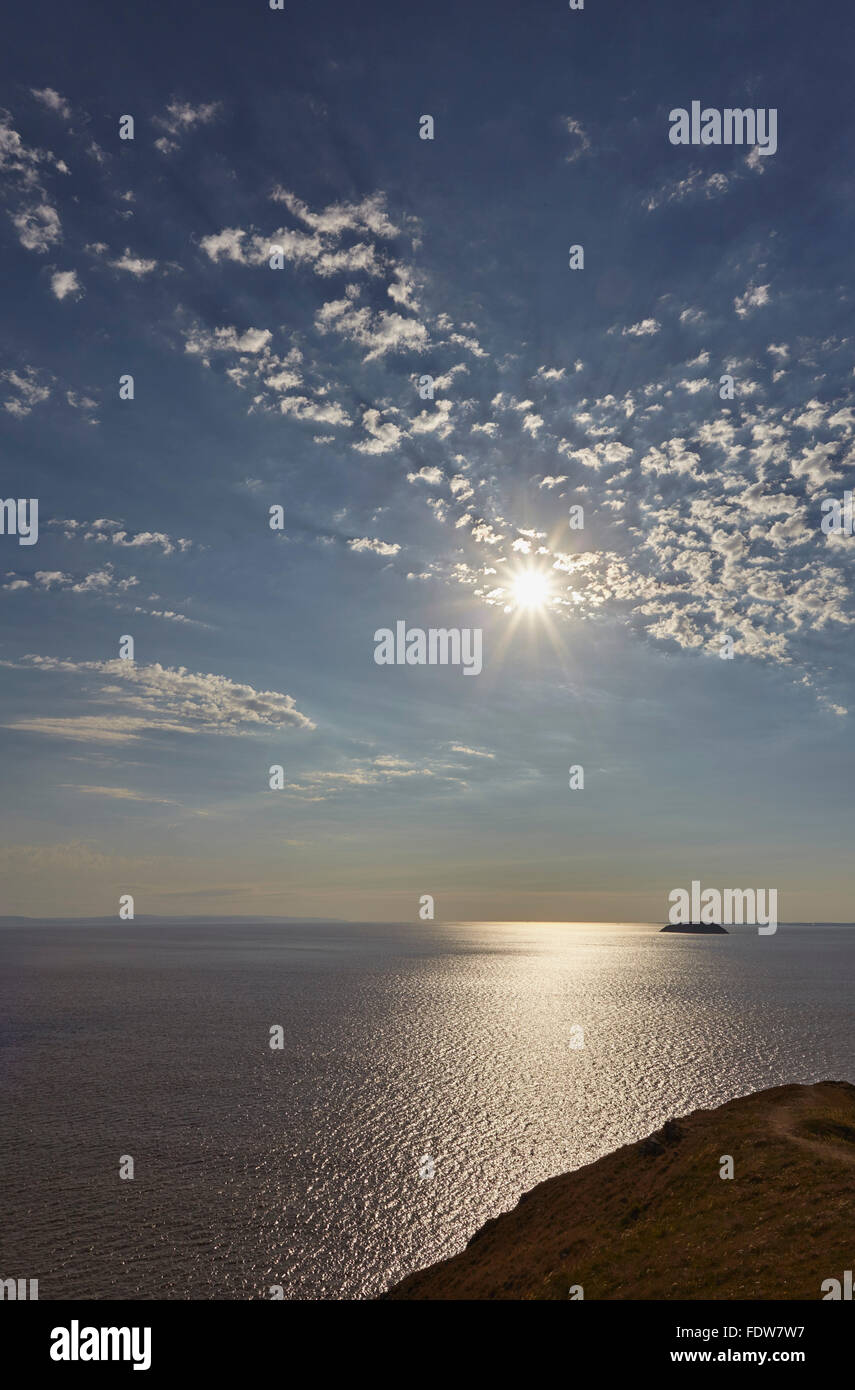 Blick von Brean Down auf der Insel von steilen Holm und Wales, Somerset, Großbritannien. Stockfoto