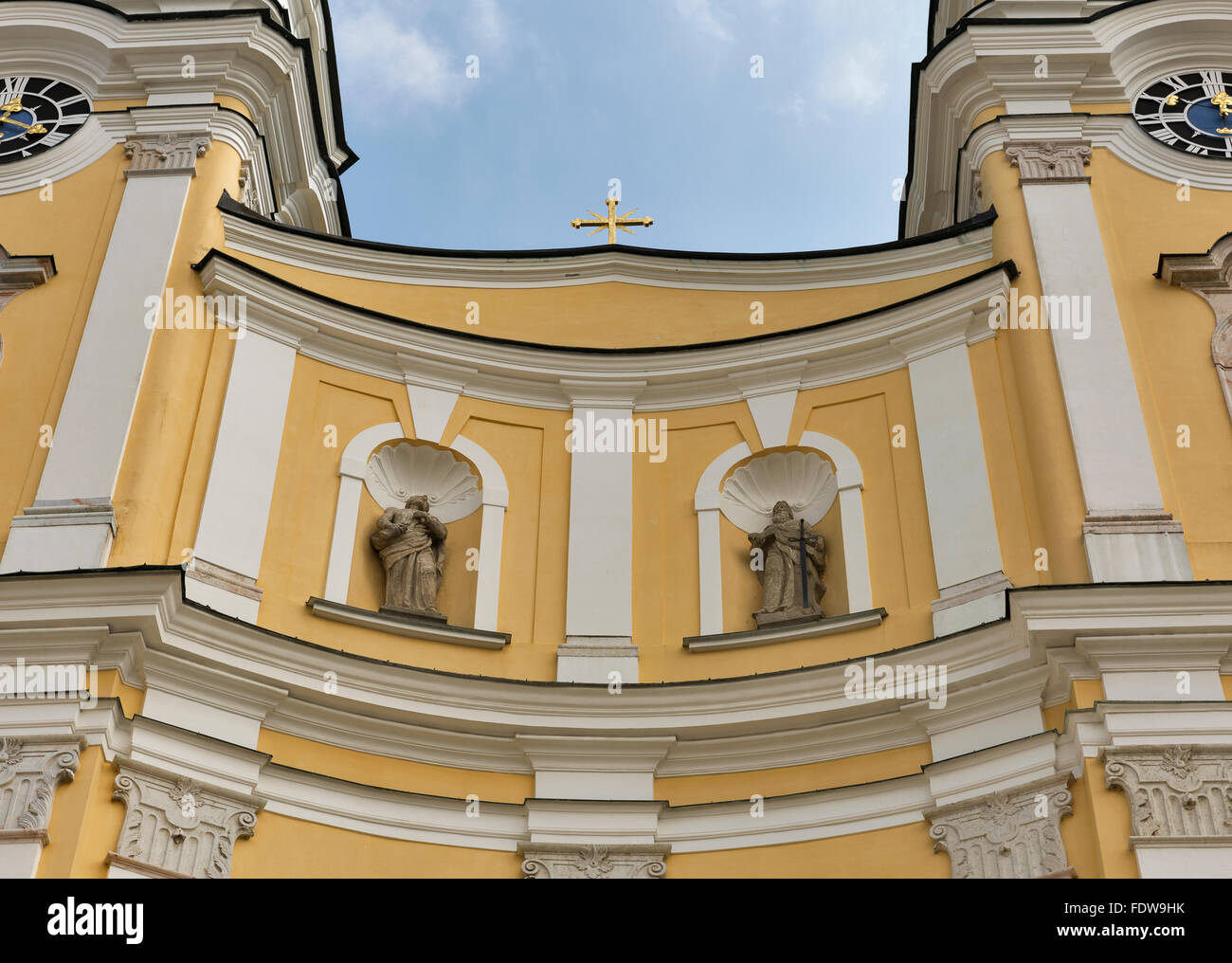 St. Michael Basilica (ehemals Stiftskirche) am Mondsee, Österreich. Obere Fragment. Stockfoto