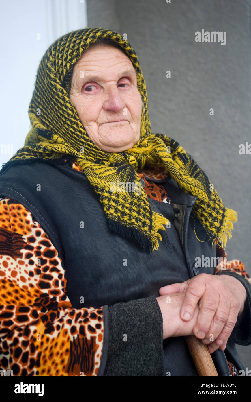 Arme alte Frau Osteuropas Stockfoto
