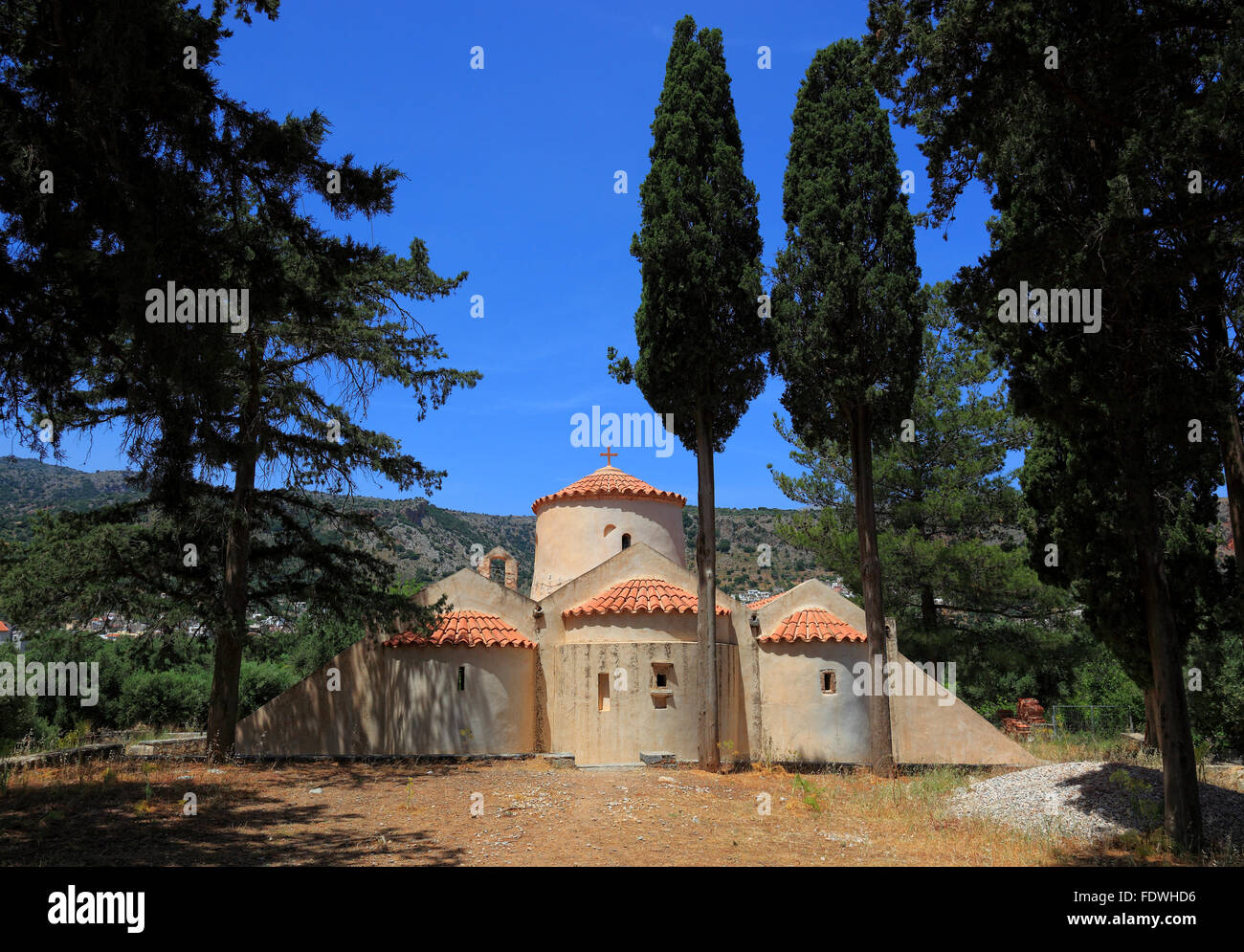 Kreta, byzantinische Kirche Panigia Kera mit Kritsa, Domkirche, hinter der Kirche Stockfoto