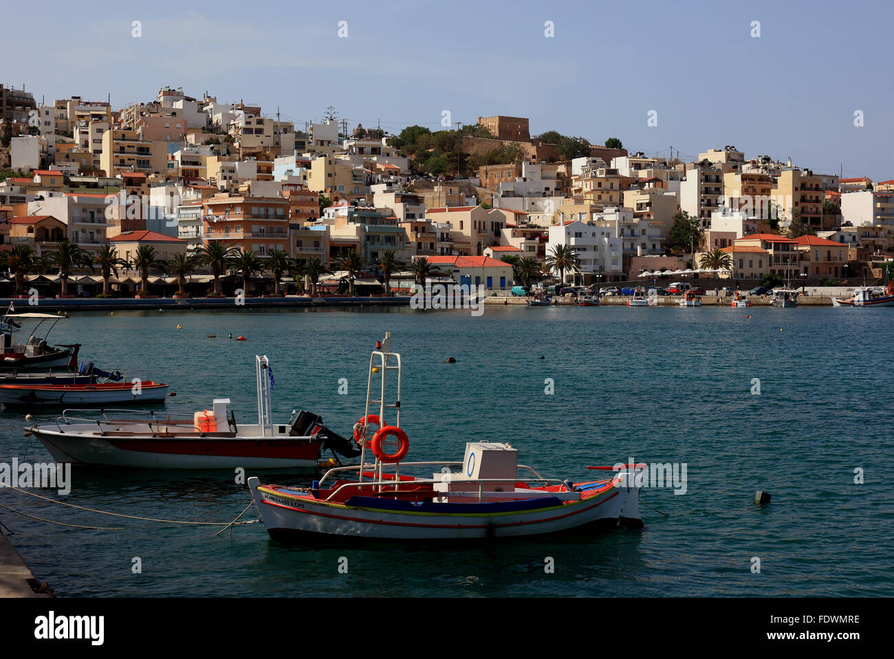 Sitia, kleiner Hafen im östlichen Teil der griechischen Insel Kreta im Kretischen Meer Stockfoto