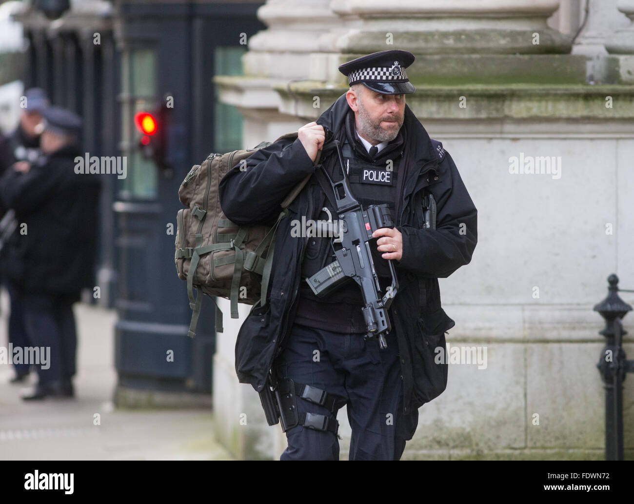 Polizei in der Downing Street in höchster Alarmbereitschaft eines terroristischen Anschlags Stockfoto
