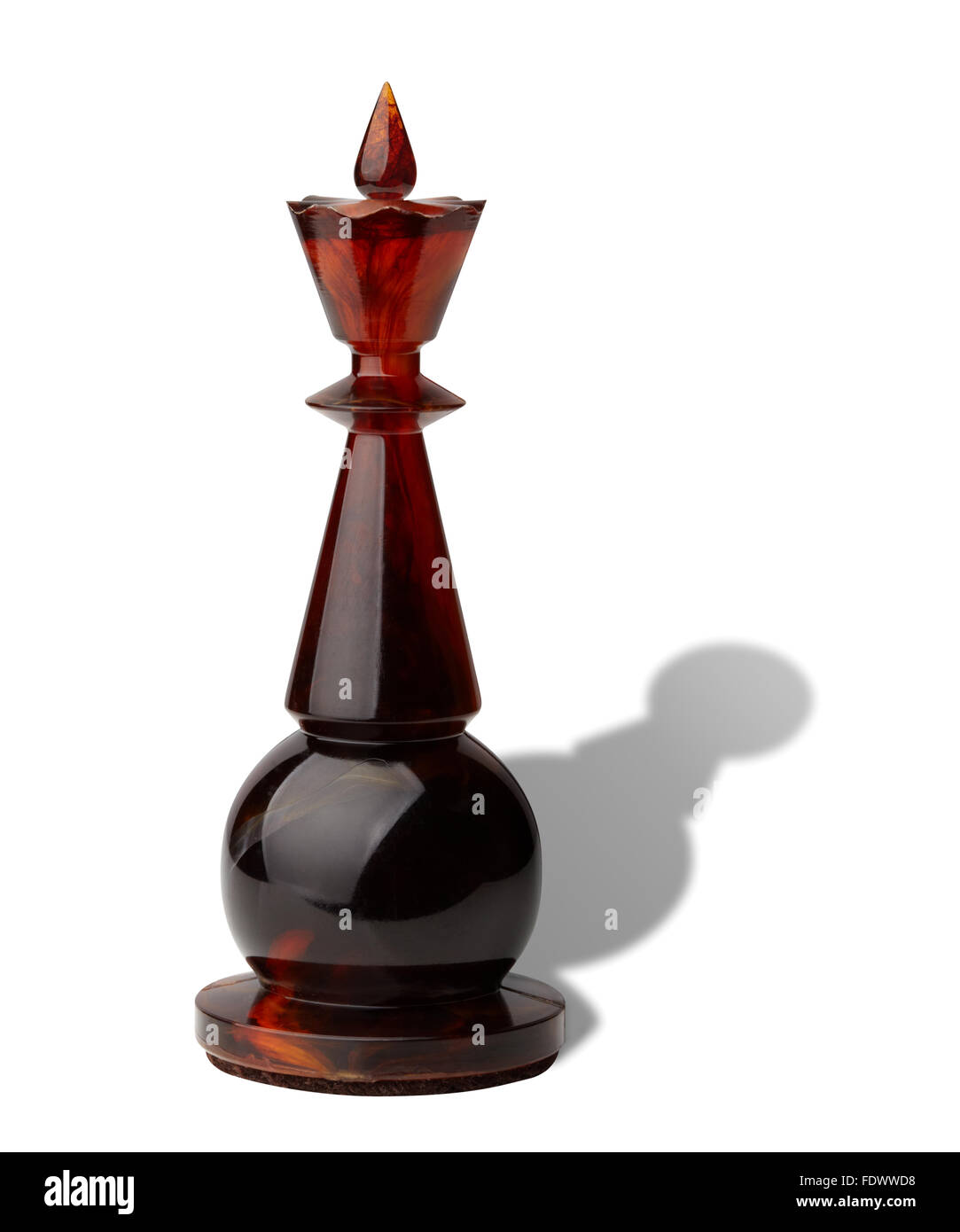 Schachkönig mit Bauern der Schatten isoliert auf weißem Hintergrund, Clipping-Pfad enthalten. Stockfoto