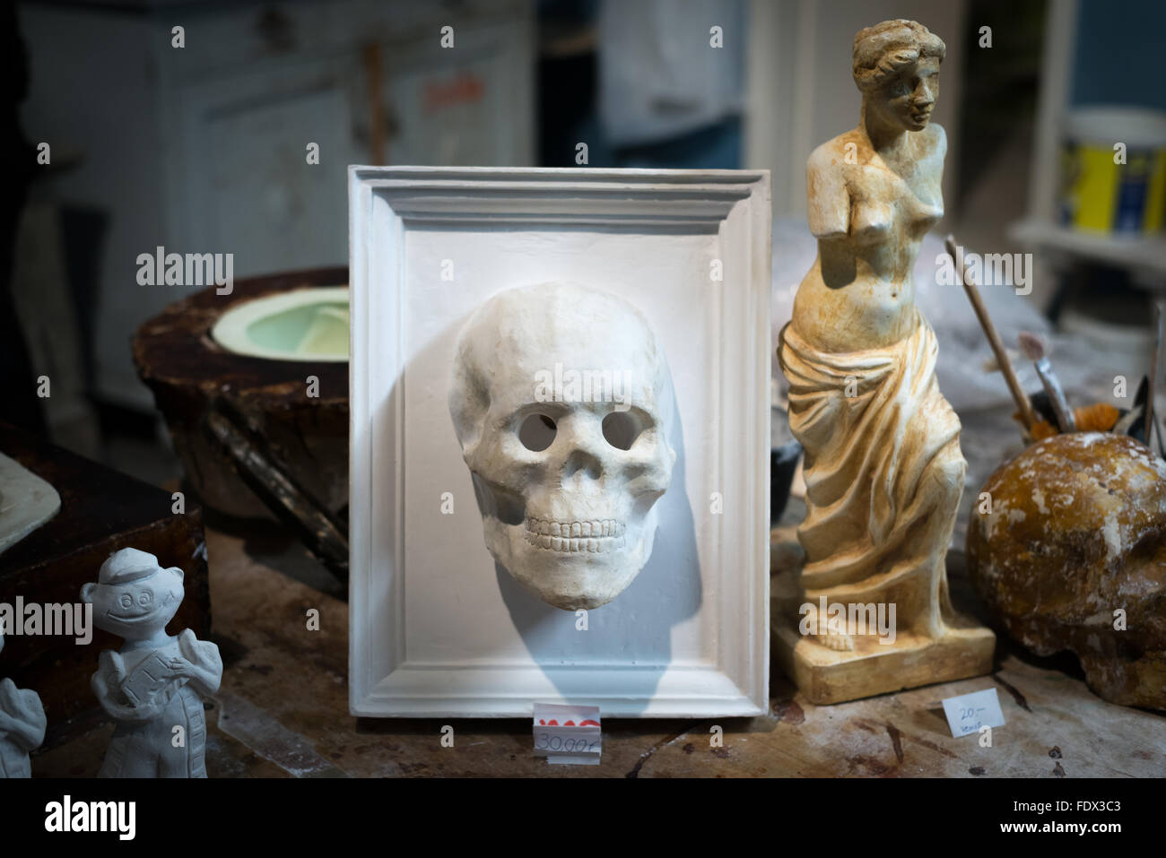 Potsdam, Deutschland, Stuckateur Werkstatt in Babelsberg Film Park Stockfoto