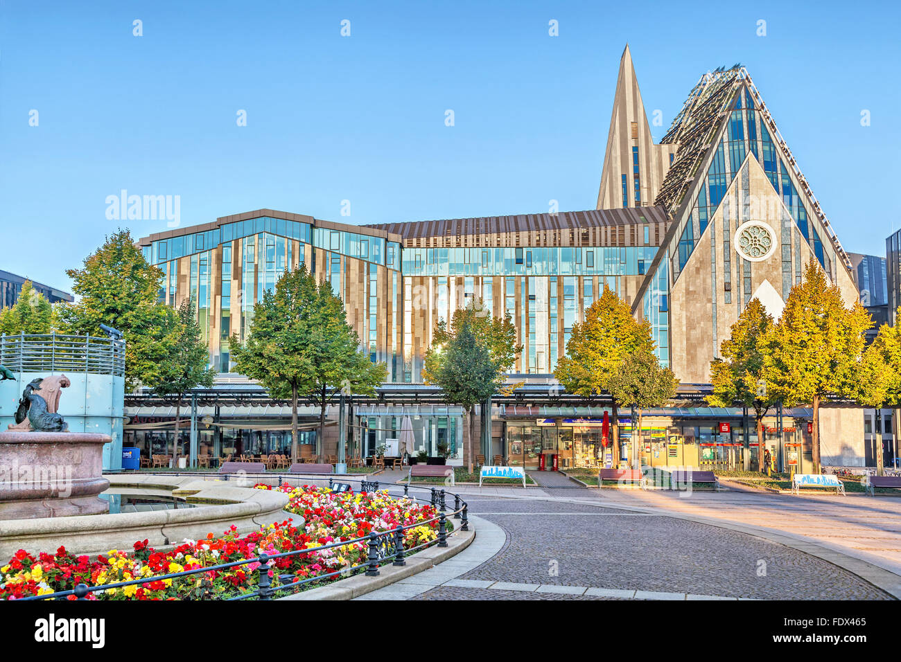 Moderne Universität Halle am Augustus-Platz Stockfoto