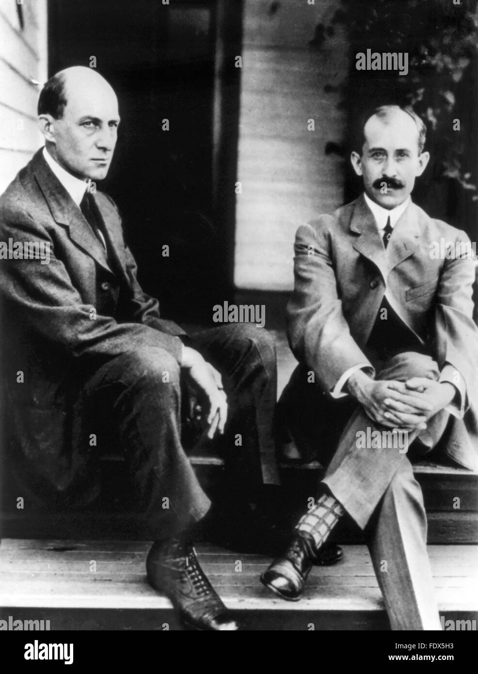 Die Brüder Wright. Wilbur Wright und Orville Wright, c.1909 Stockfoto Die Brüder Wright. Wilbur Wright und Orville Wright, c.1909 Stockfoto