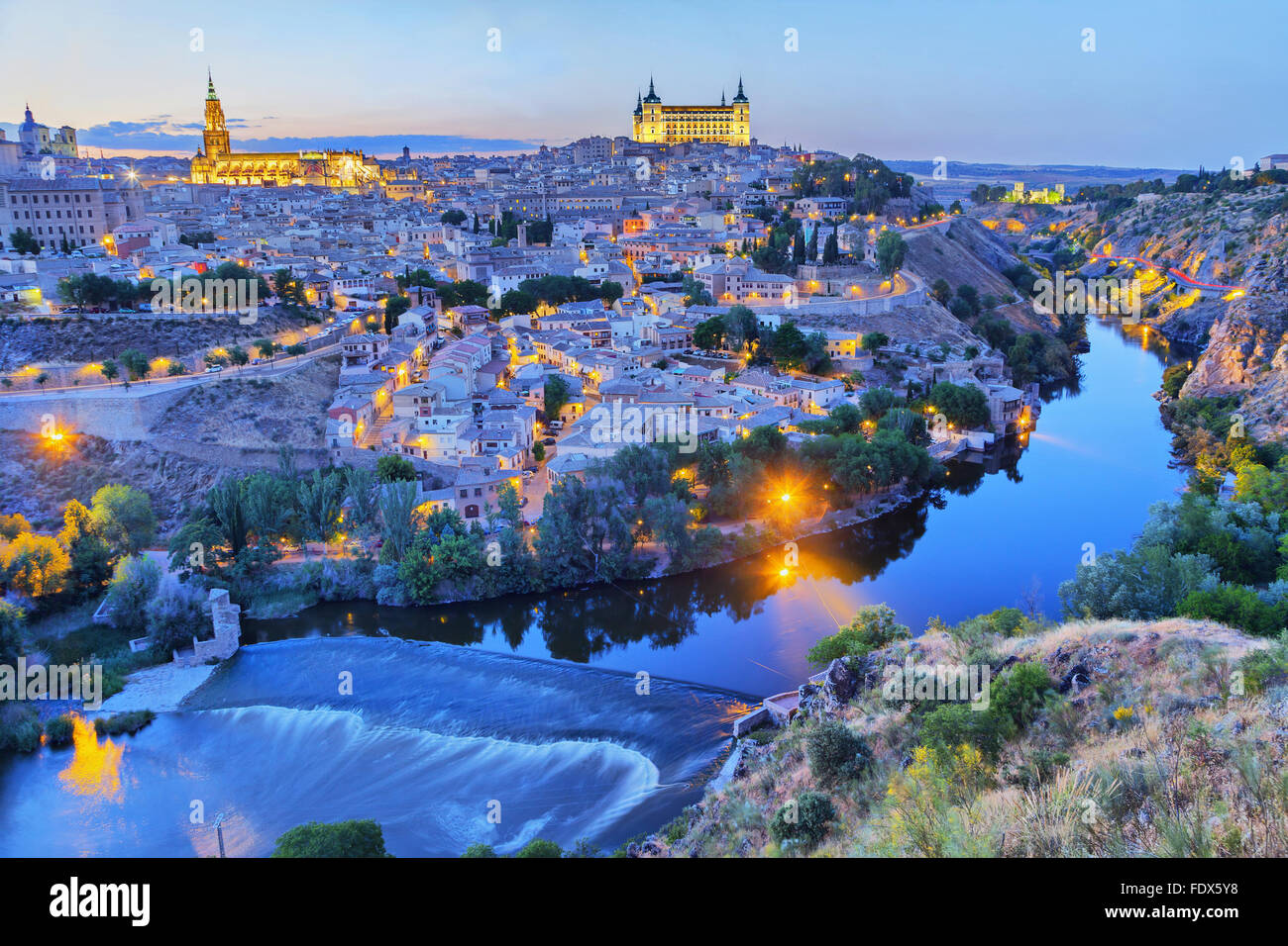Toledo in den Abend mit malerischen Biegung des Flusses Tajo Stockfoto