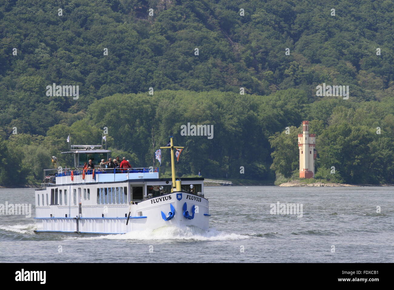 Deutschland, Rheinland-Pfalz, Bingen am Rhein, Ausflugsboot Vor der Mäuseturminsel Mit Dem Mäuseturm Stockfoto