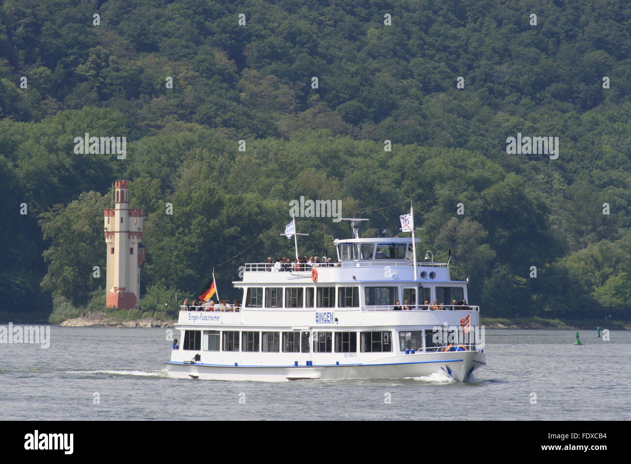 Deutschland, Rheinland-Pfalz, Bingen am Rhein, Ausflugsboot Vor der Mäuseturminsel Mit Dem Mäuseturm Stockfoto