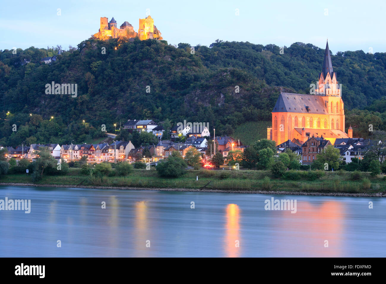 Deutschland, Rheinland-Pfalz, Oberes Mittelrheintal, Oberwesel, Schönburg Und Liebfrauenkirche, Rheinland-Pfalz Stockfoto