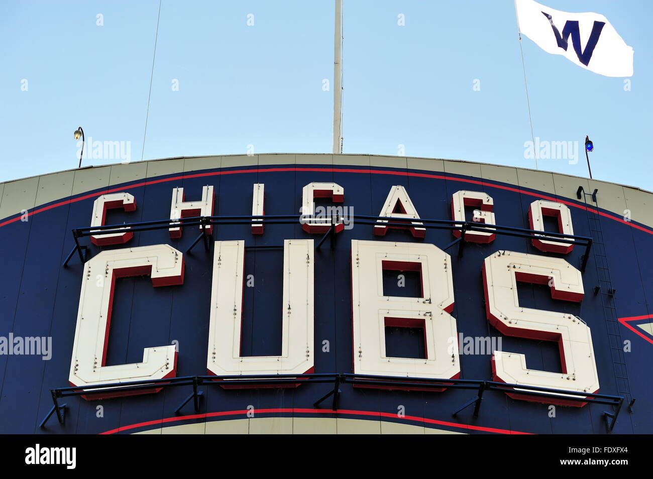 Die Rückseite des mittleren Feld Anzeigetafel am Chicago's Iconic Wrigley Field. Heimat der Chicago Cubs. Chicago, Illinois, USA. Stockfoto