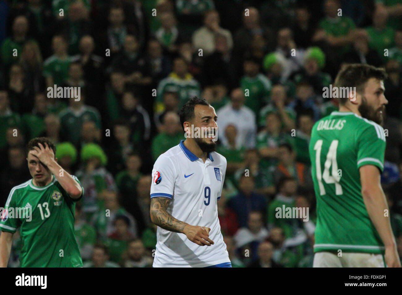 8. Oktober 2015 - Euro 2016-Qualifikation - Gruppe F - Nordirland 3 Griechenland 1. Ein verschmitztes Lächeln von Griechenlands Kostas Mitroglou nach ein frühen Angriff vereitelt wird. Stockfoto