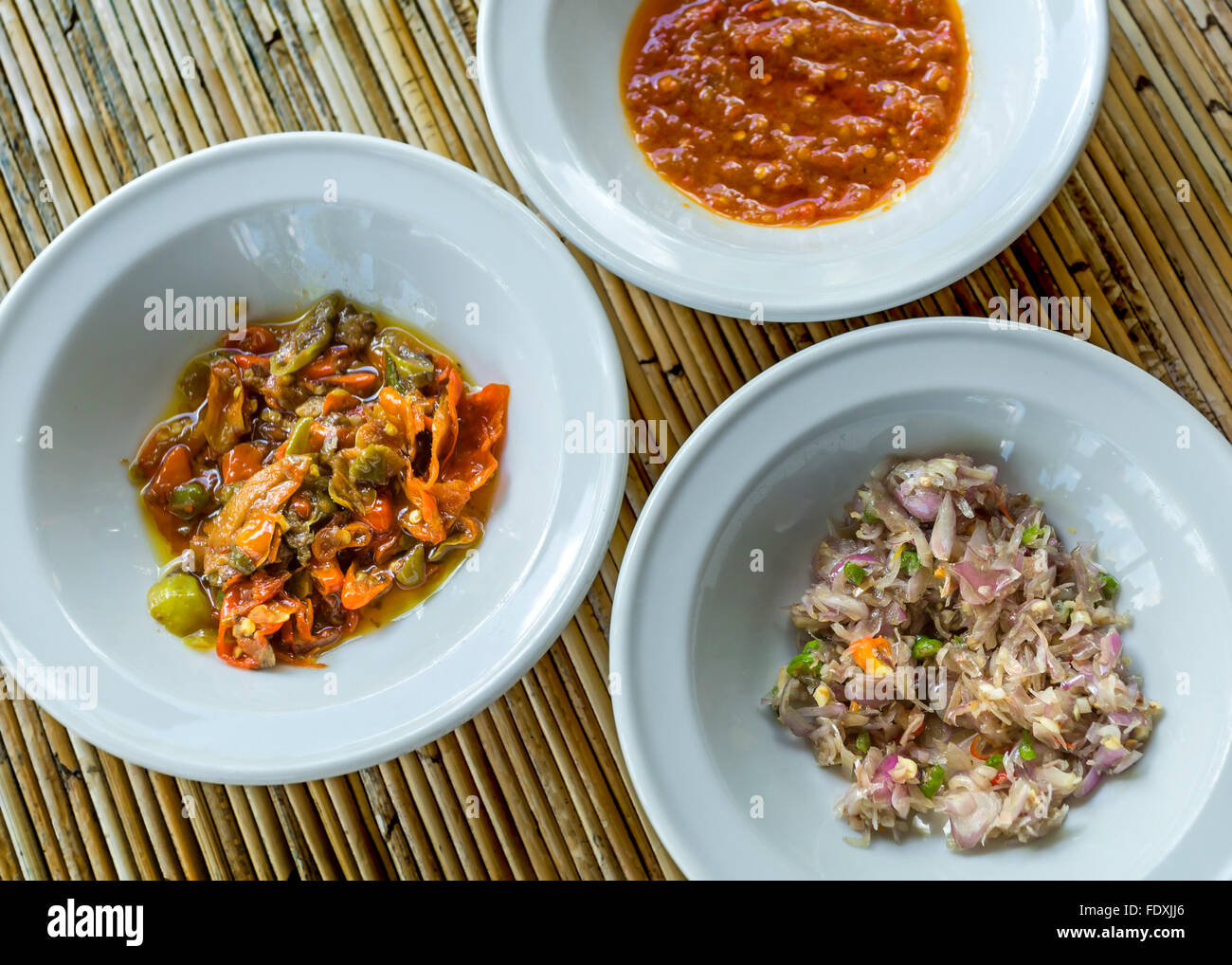 Indonesien, die lokalen Hot auf Tisch Saucen Stockfoto