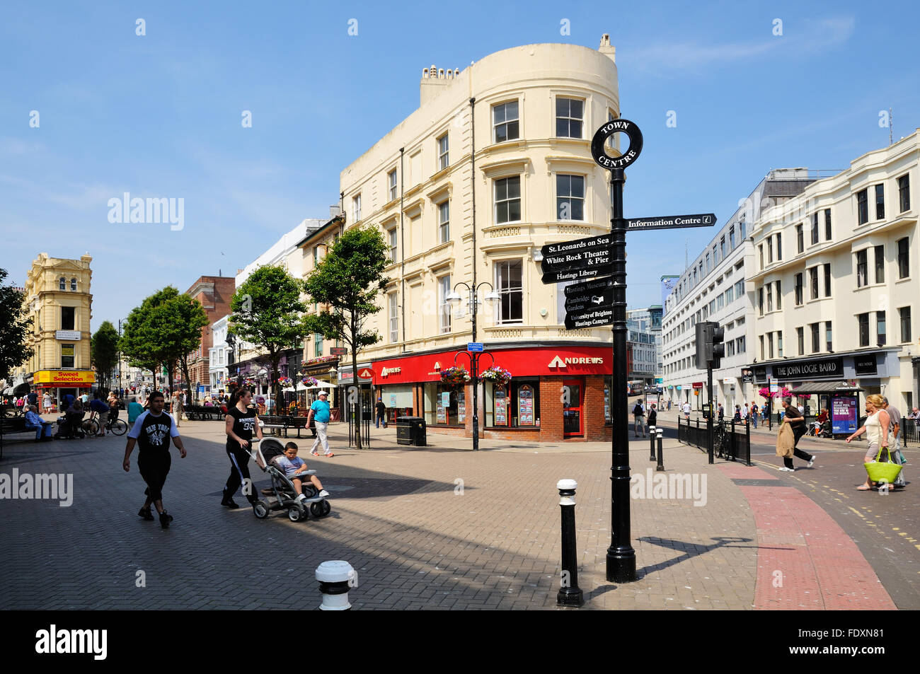 Das Stadtzentrum von Hastings an der Kreuzung von Cambridge und havelock Straßen, East Sussex, Großbritannien Stockfoto