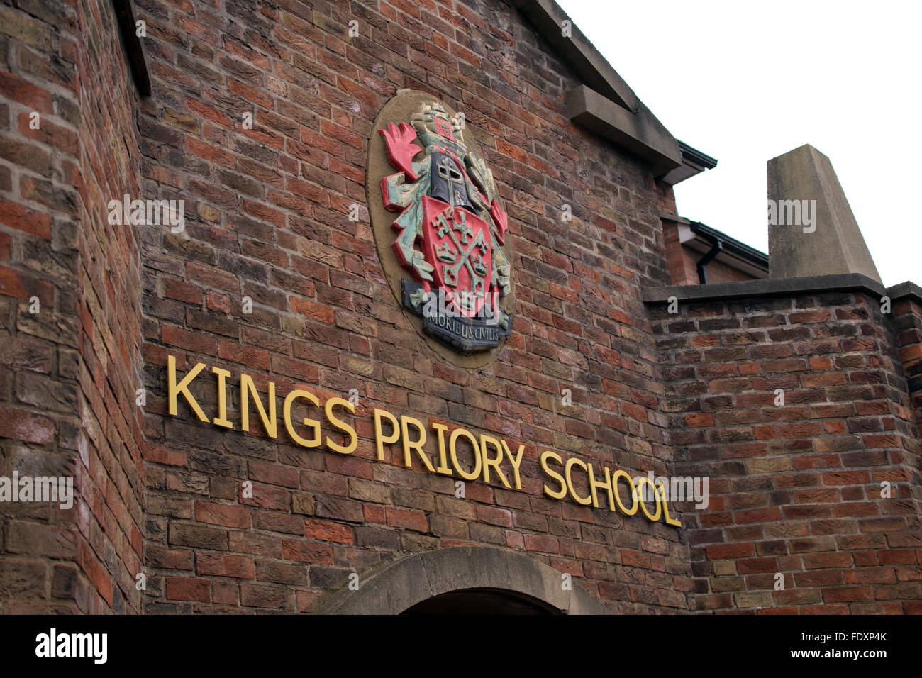 Kings Priory School in Tynemouth Herold mit Schule Moto Moribus Civilus anzeigen Stockfoto