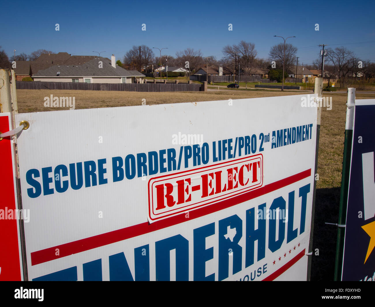 Zeigen, was Sie in Texas nicht mehr Tea Party, aber "konservativ." Für Texas Republikaner stehen. Kandidaten für ein öffentliches Amt Autofahrer zeigen, wofür sie stehen und warum sollten sie für Sie stimmen. Sichere Grenze, pro Leben und oro Zweite Änderung der Verfassung der Vereinigten Staaten Stockfoto