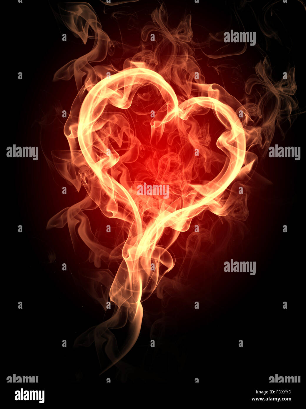 Brennendes Herz Mit Flammen Vor Einem Dunklen Hintergrund Stockfotografie Alamy