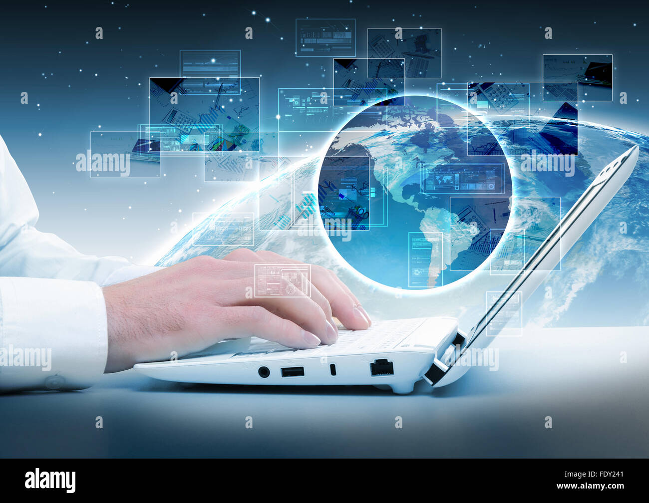 Collage mit weißen Laptop-Computer und Symbole der Kommunikation Stockfoto